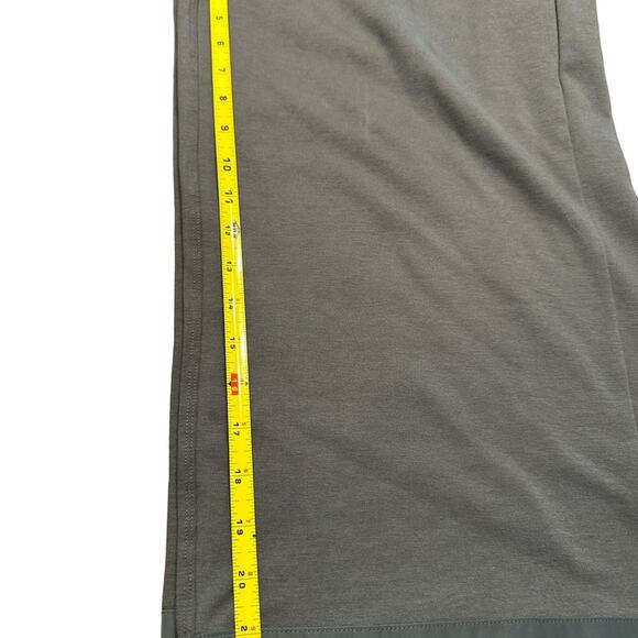 Athleta Triumph Hybrid Wide Crop Size Medium Bali Green EUC - Picture 9 of 9